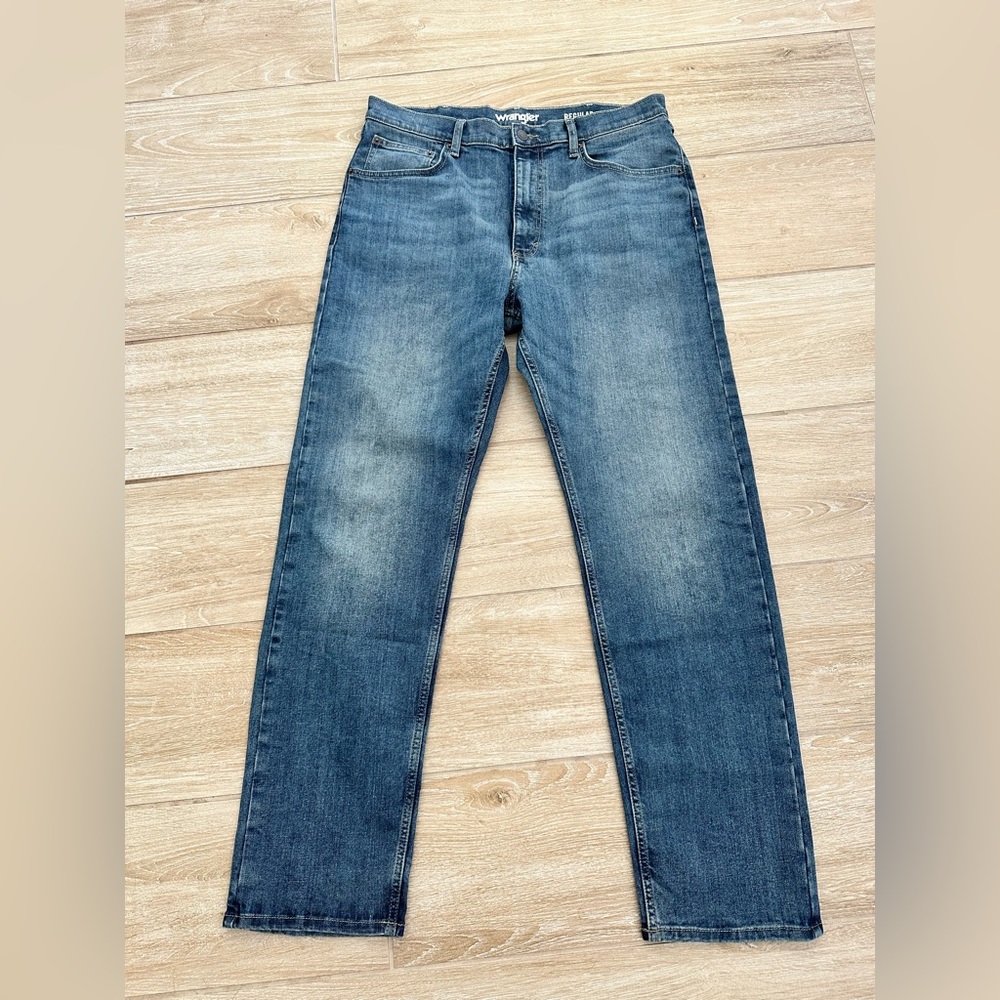 Men’s Wrangler Medium Washed Jeans, Regular Fit Cut, W 36” x L 32”